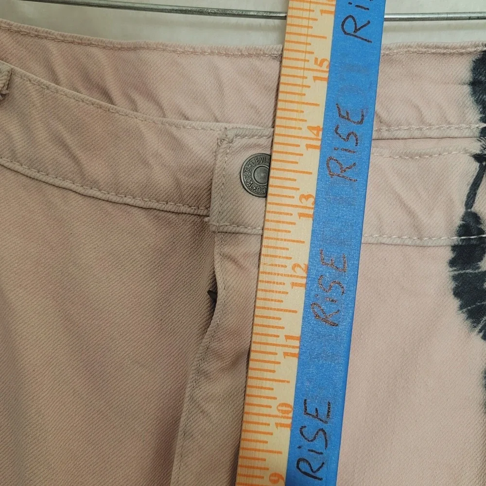 Levi's Men's Shorts Sz 40 Loose Baggy Salmon Denim 569